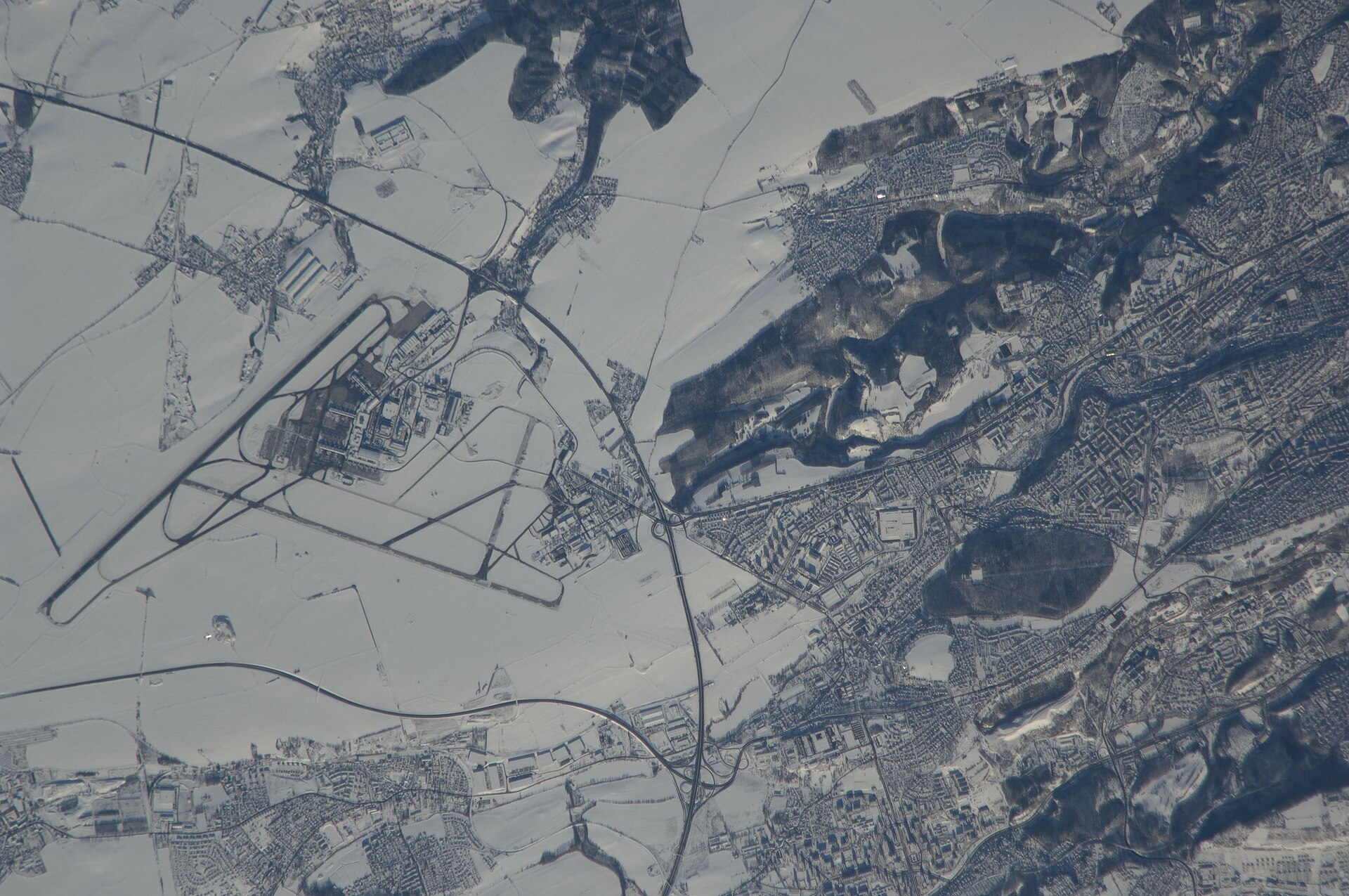 ISS022-E-52550 - View of Earth