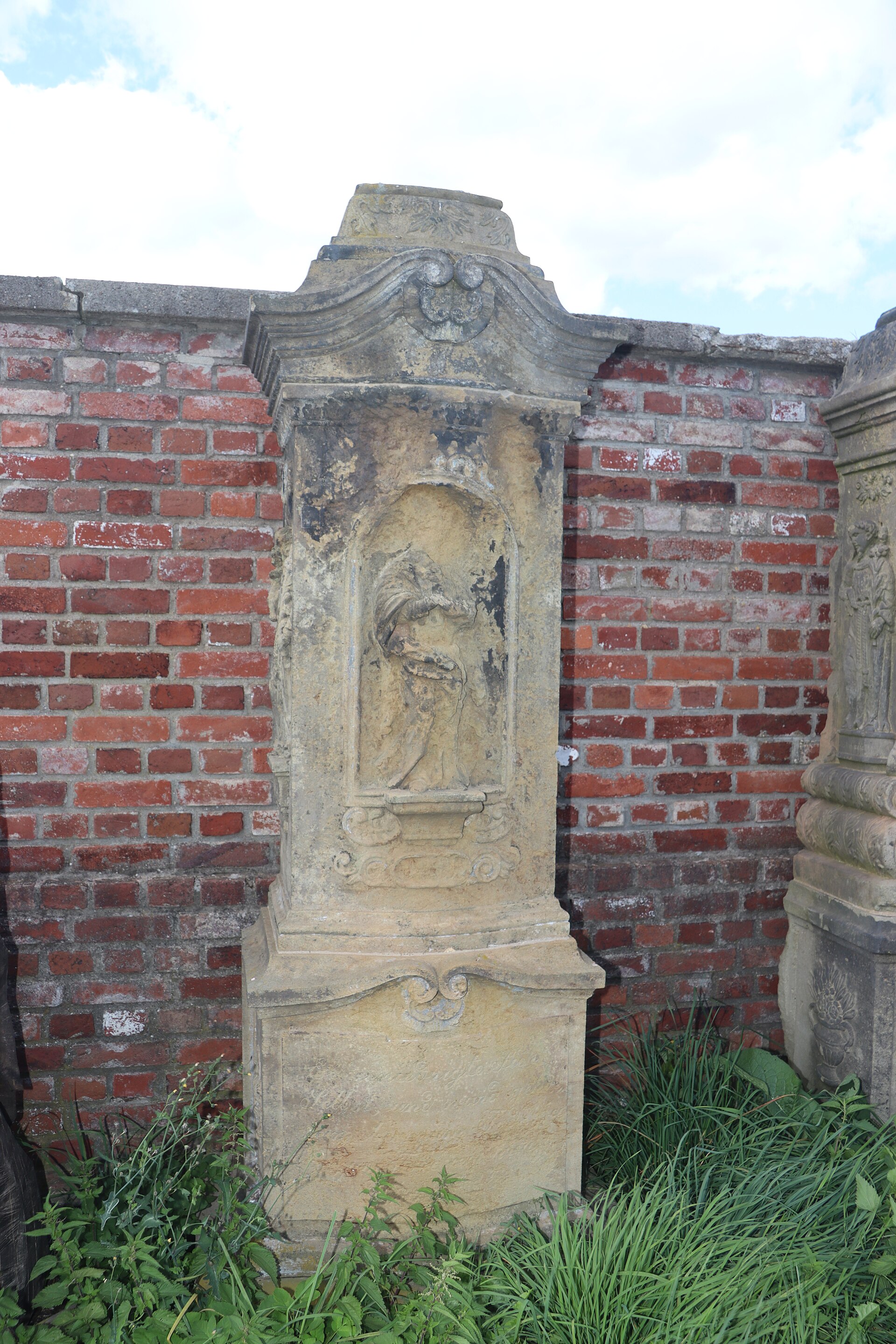 Overview of wayside cross at cemetery in Královec, Trutnov District