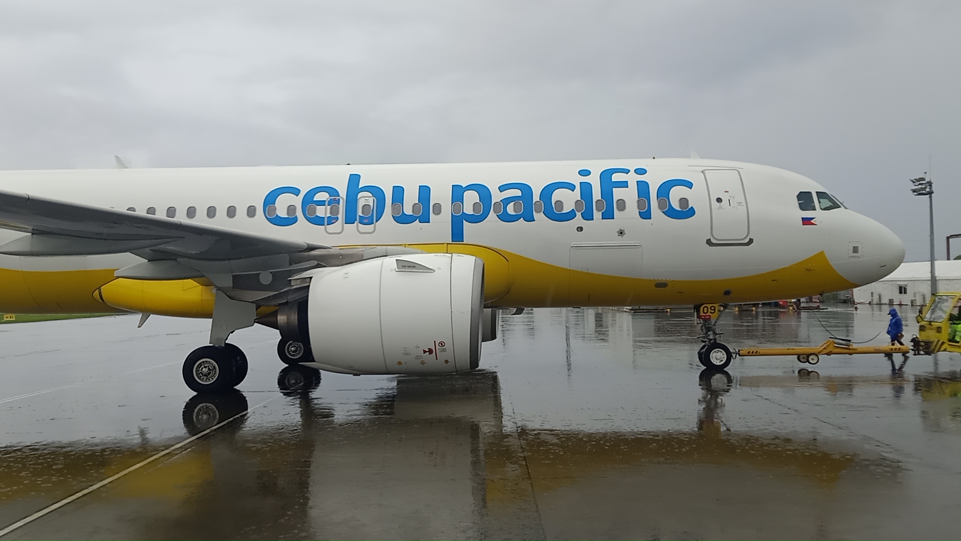 Cebu Pacific A320-271 (RP-C4109) engines and fuselage (MPH) 2022-06-27