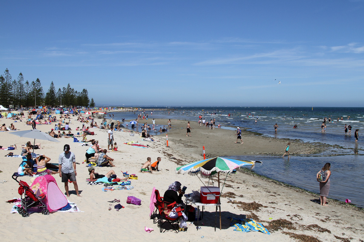 Altona Beach Looking East from Pier 1, Vic, jjron, 10.01.2016