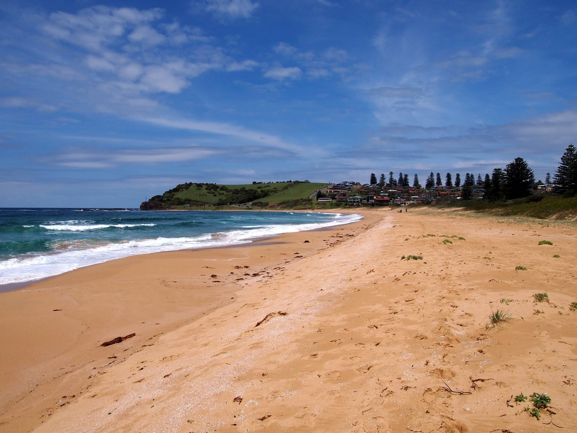 Looking south on Werri beach - panoramio