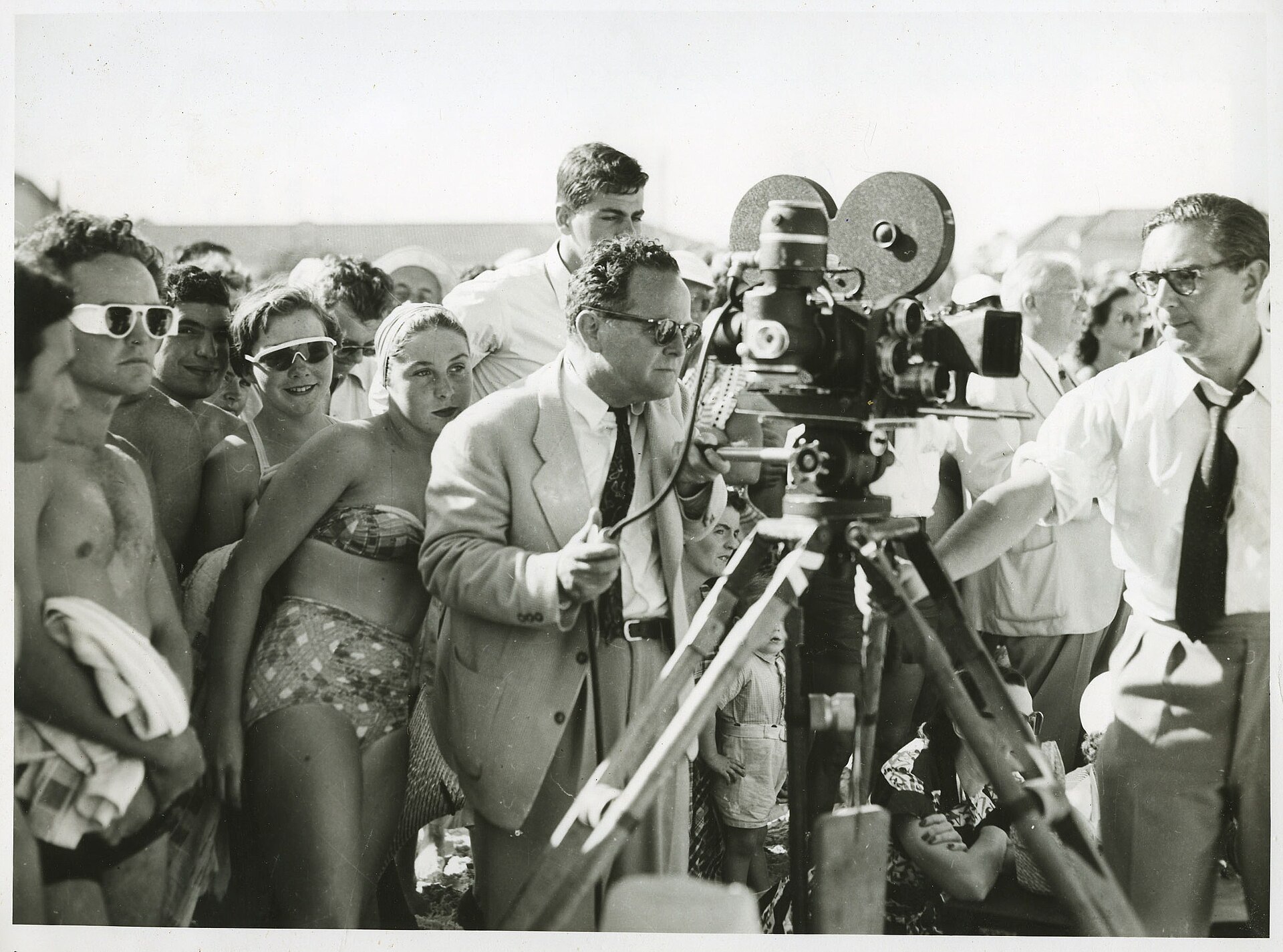 Filmmaker James Fitzpatrick, a camera crew and a crowd of people at Bondi Beach (7834883146)