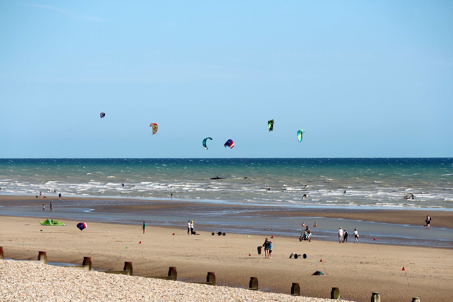 Kite surfers at Broomhill Sands - geograph.org.uk - 6252550