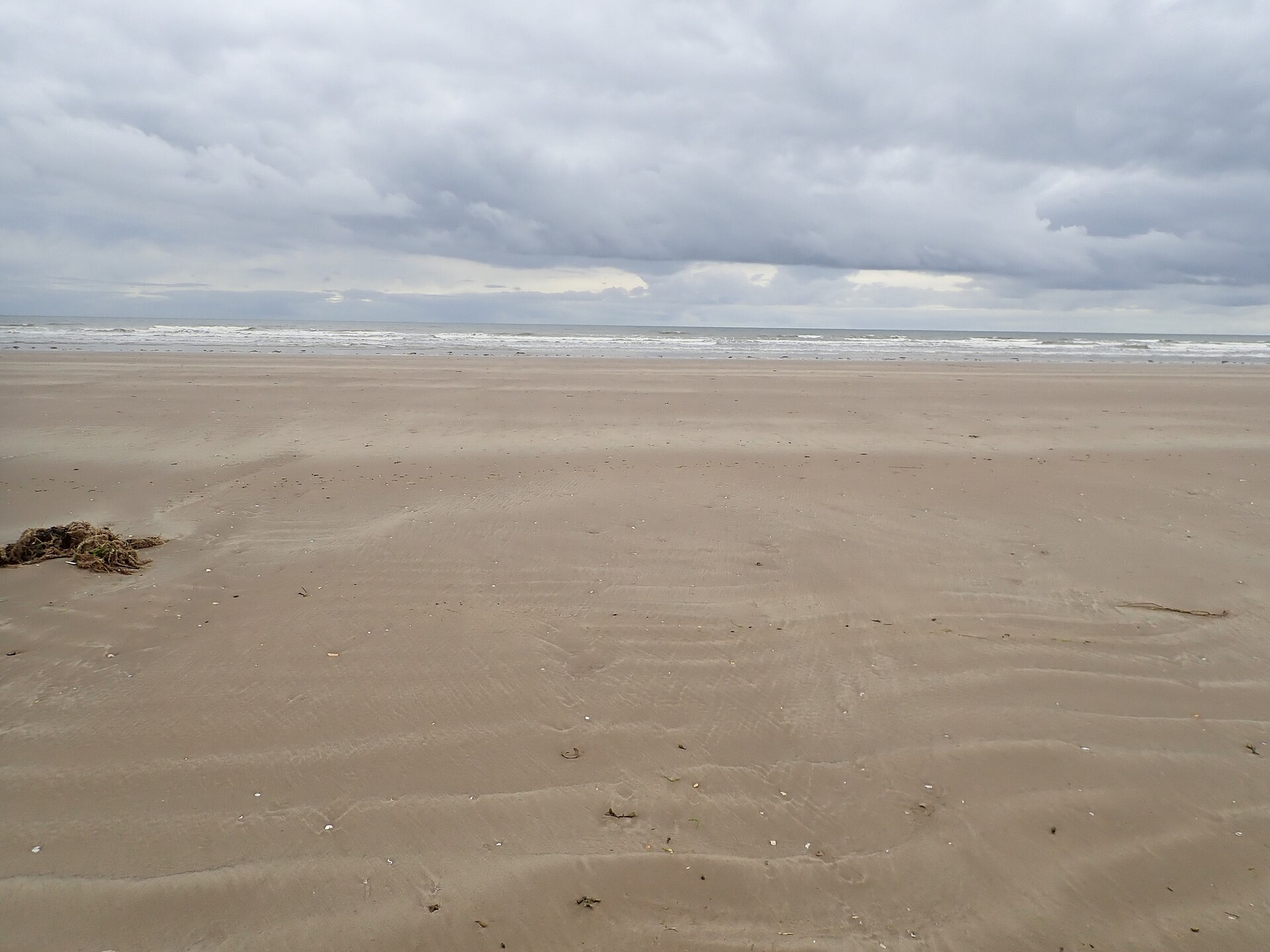 Cefn Sidan beach - geograph.org.uk - 7418680