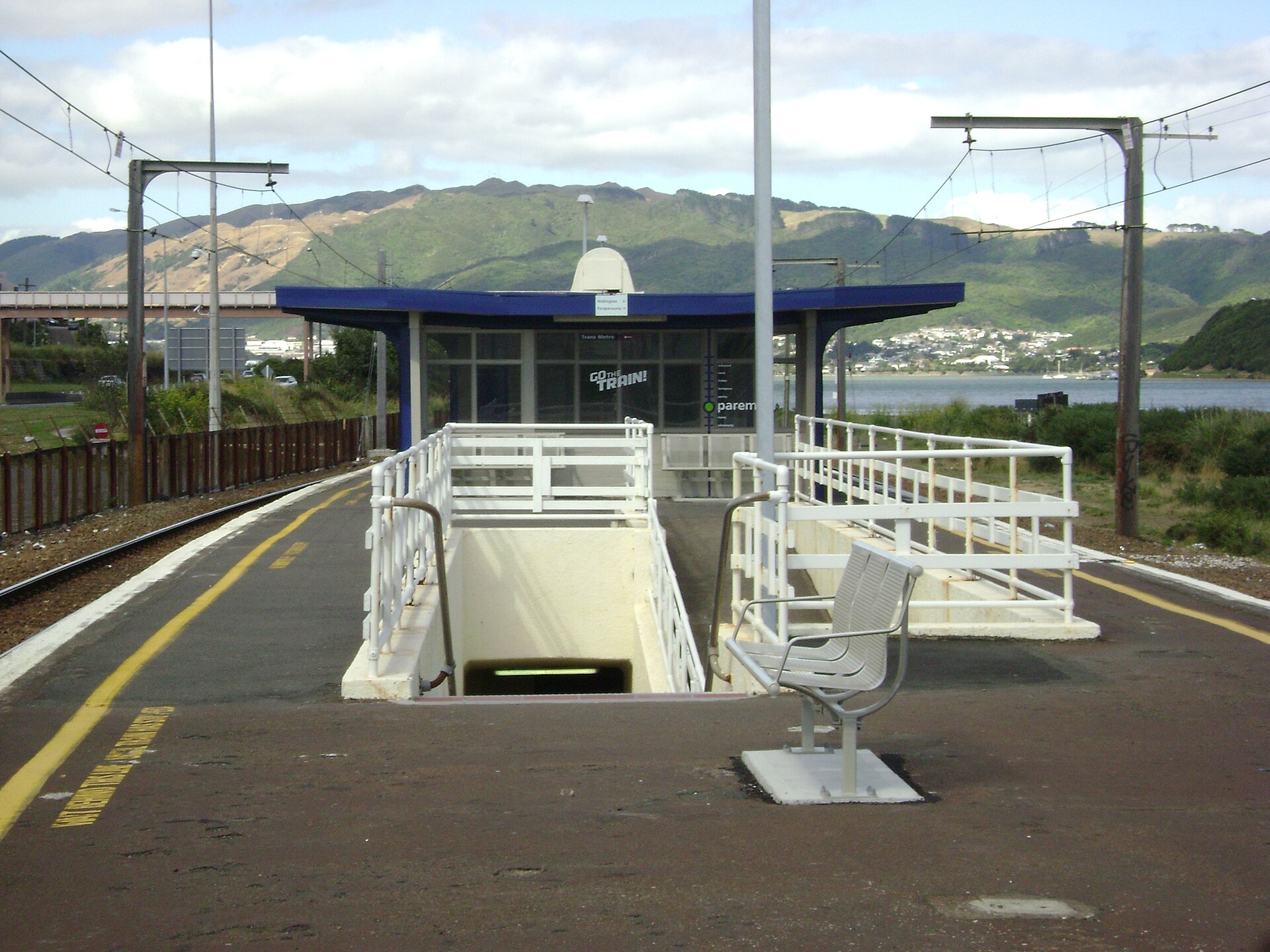 Paremata station building