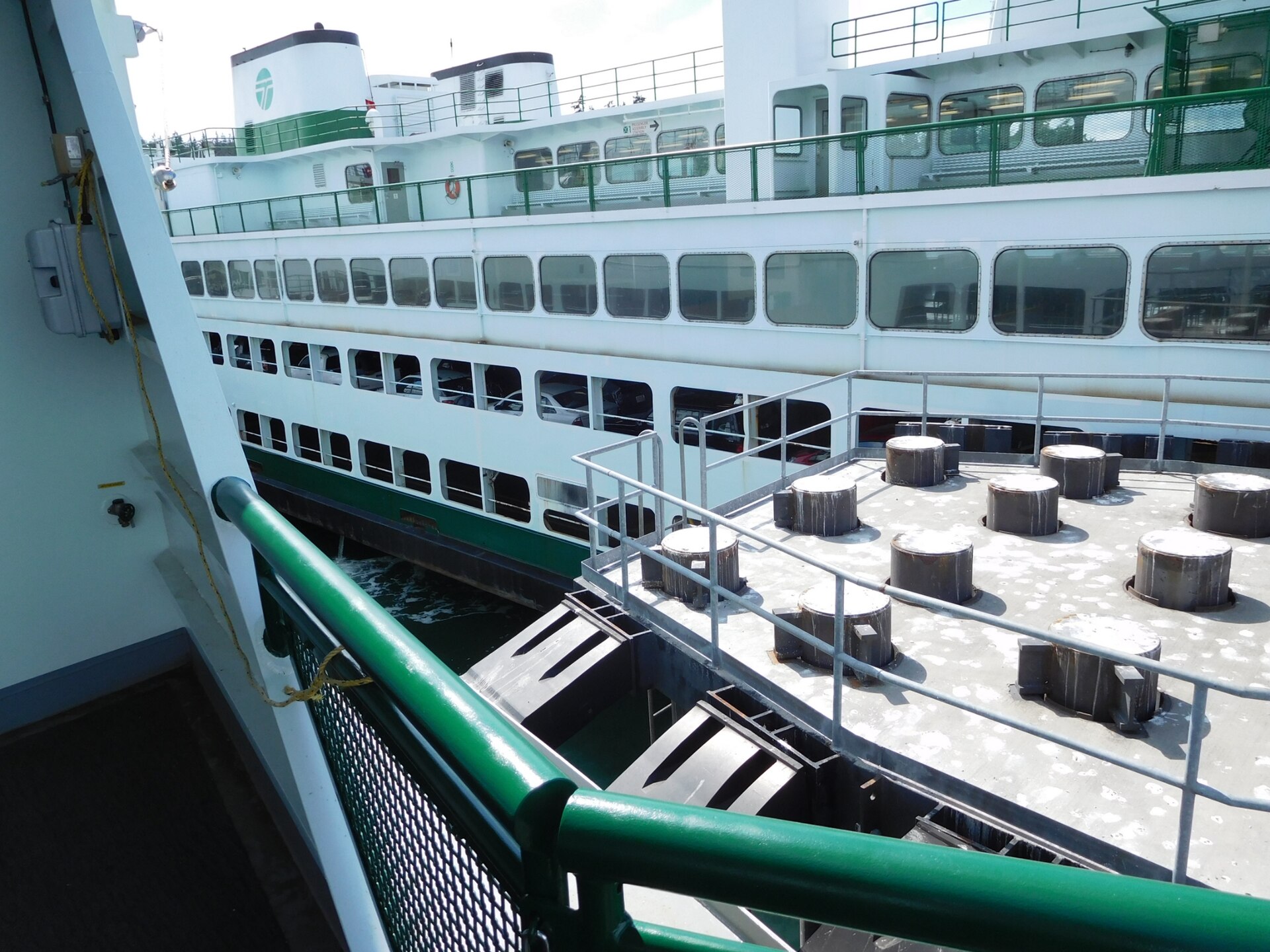 Two Washington State ferries at Anacortes (28886677754)