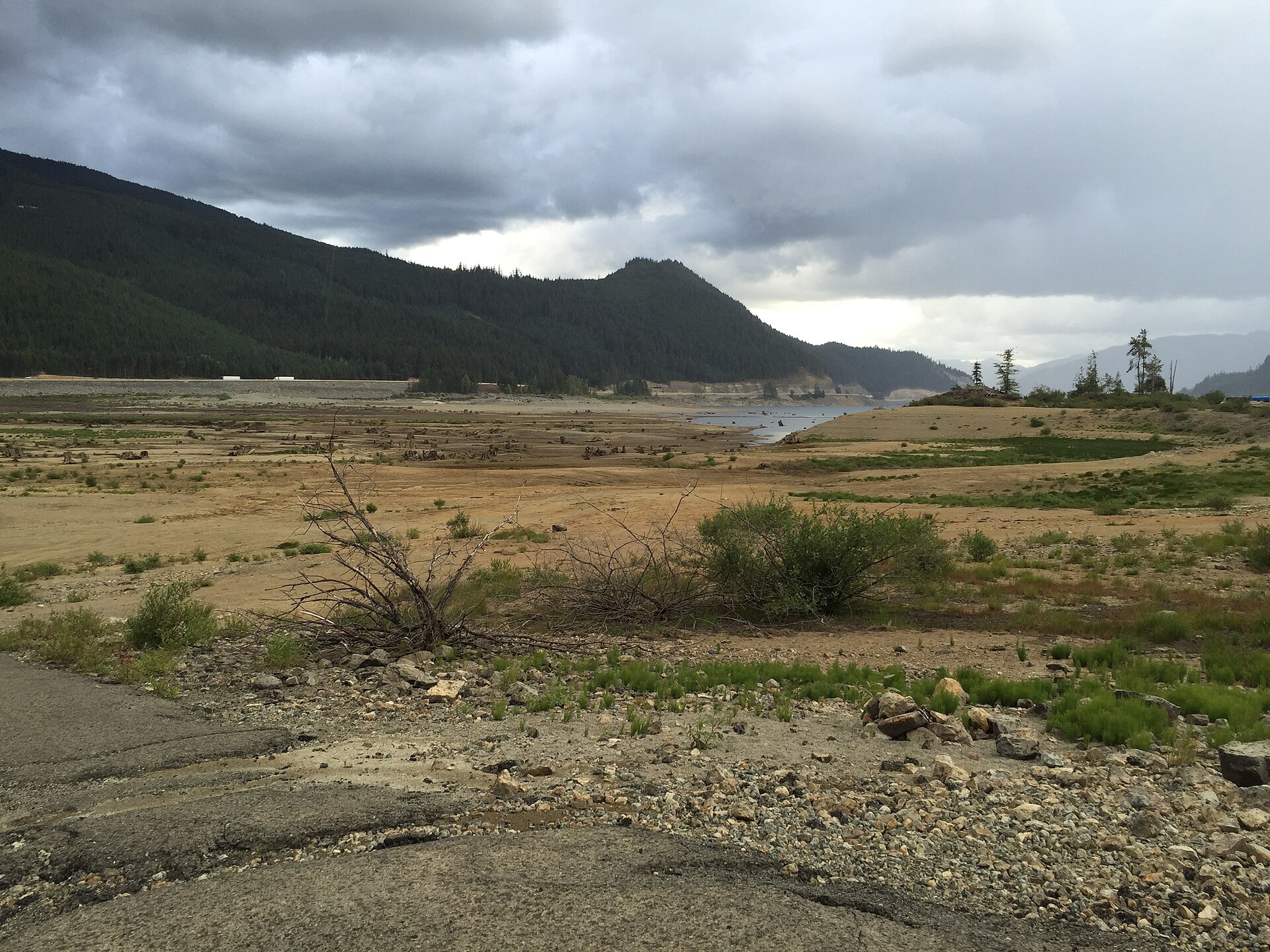 Cloudy day at Keechelus Lake